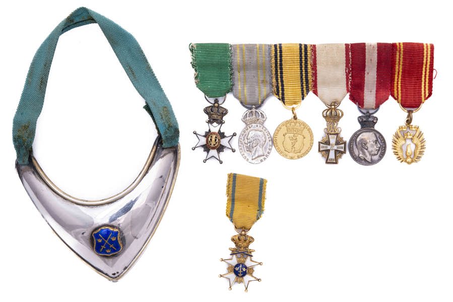 MINIATURES (7) MINIATURE GORGET