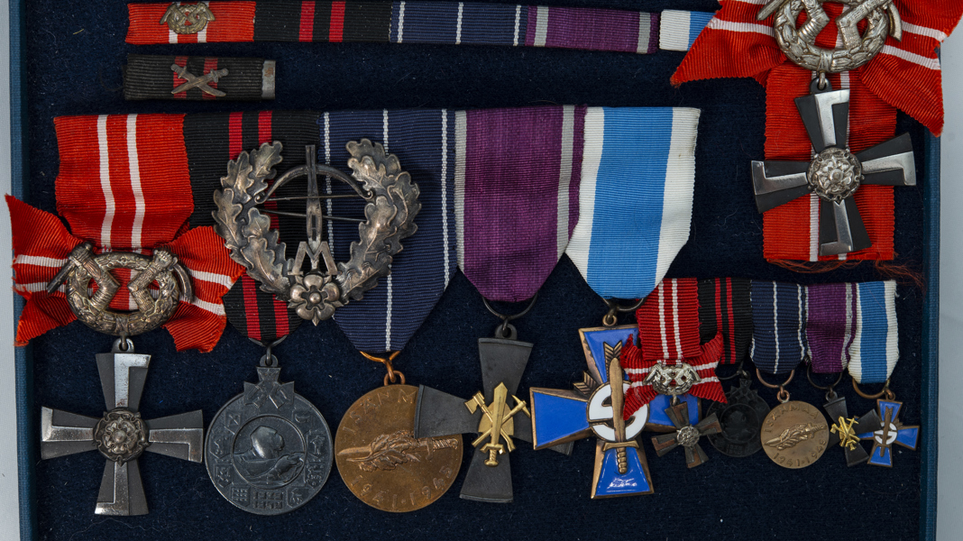 FINISH ORDERS AND MINIATURES