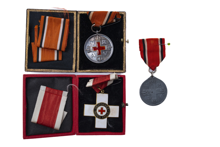 RED CROSS BADGES (3)